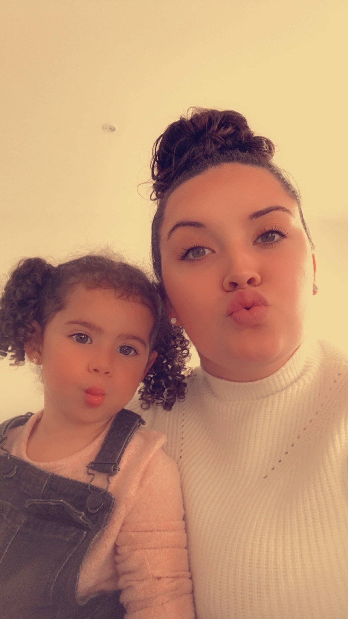 Maddie participe au concours pour gagner de l'argent avec cette photo : black_hair, cheek, chin, ear, eyebrow, eyelash, eyewear, fashion_design, flash_photography, forehead, gesture, hair, hairstyle, happy, headgear, iris, lip, neck, nose, person