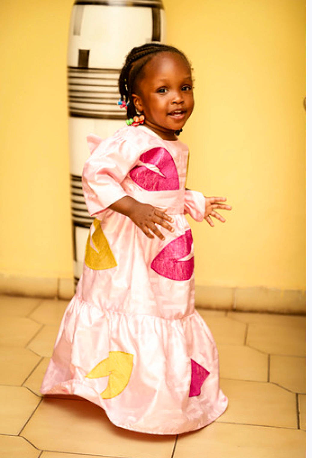Kenza Hawa a rejoint le concours — aidez-le/la à gagner de superbes lots ! baby_toddler_clothing, beauty, child, day_dress, dress, event, face, fashion_design, formal_wear, hair, happy, head, magenta, one_piece_garment, pattern, peach, person, pink, sleeve, smile