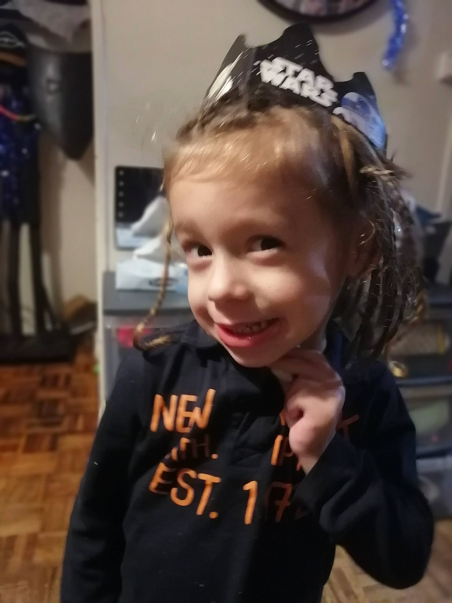 Lizzio participe au concours pour gagner de l'argent avec cette photo : blond, brown_hair, child, cool, ear, electric_blue, eyebrow, eyewear, facial_expression, fashion_accessory, fun, hairstyle, happy, headband, headpiece, jewellery, joy, long_hair, person, sleeve