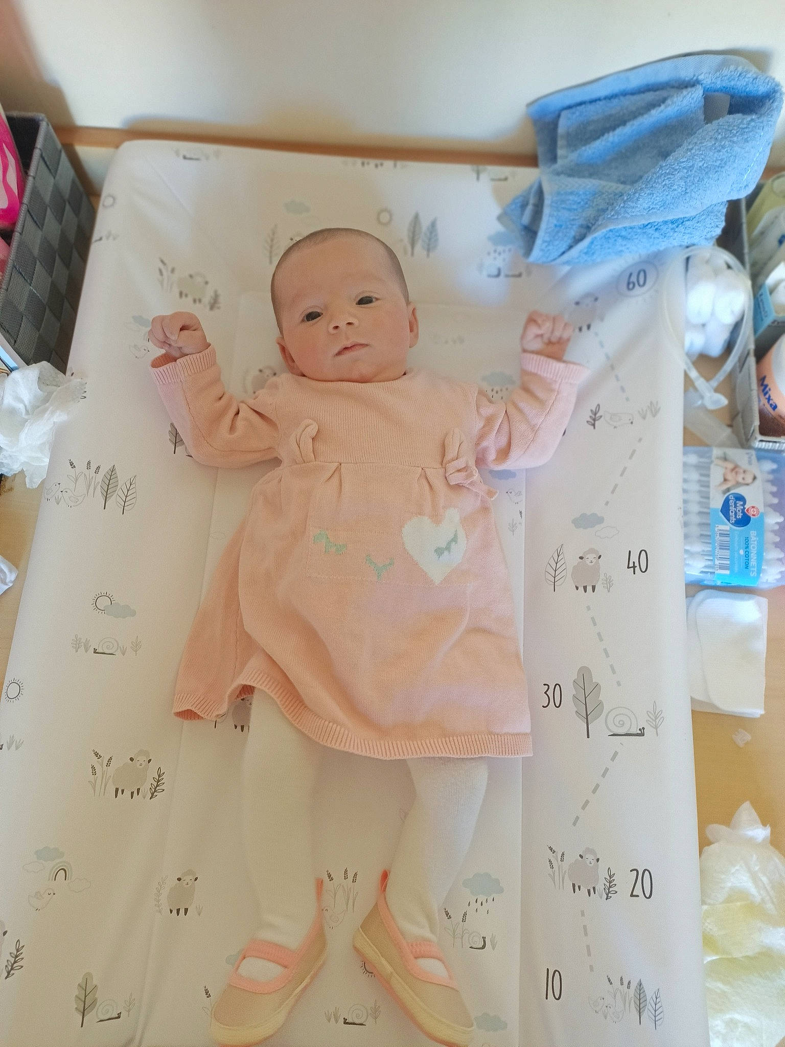 Mathilde participe au concours pour gagner de l'argent avec cette photo : art, baby, baby_products, baby_safety, baby_toddler_clothing, bedding, child, fashion_accessory, font, happy, linens, paper, paper_product, pattern, peach, person, pink, product, room, textile