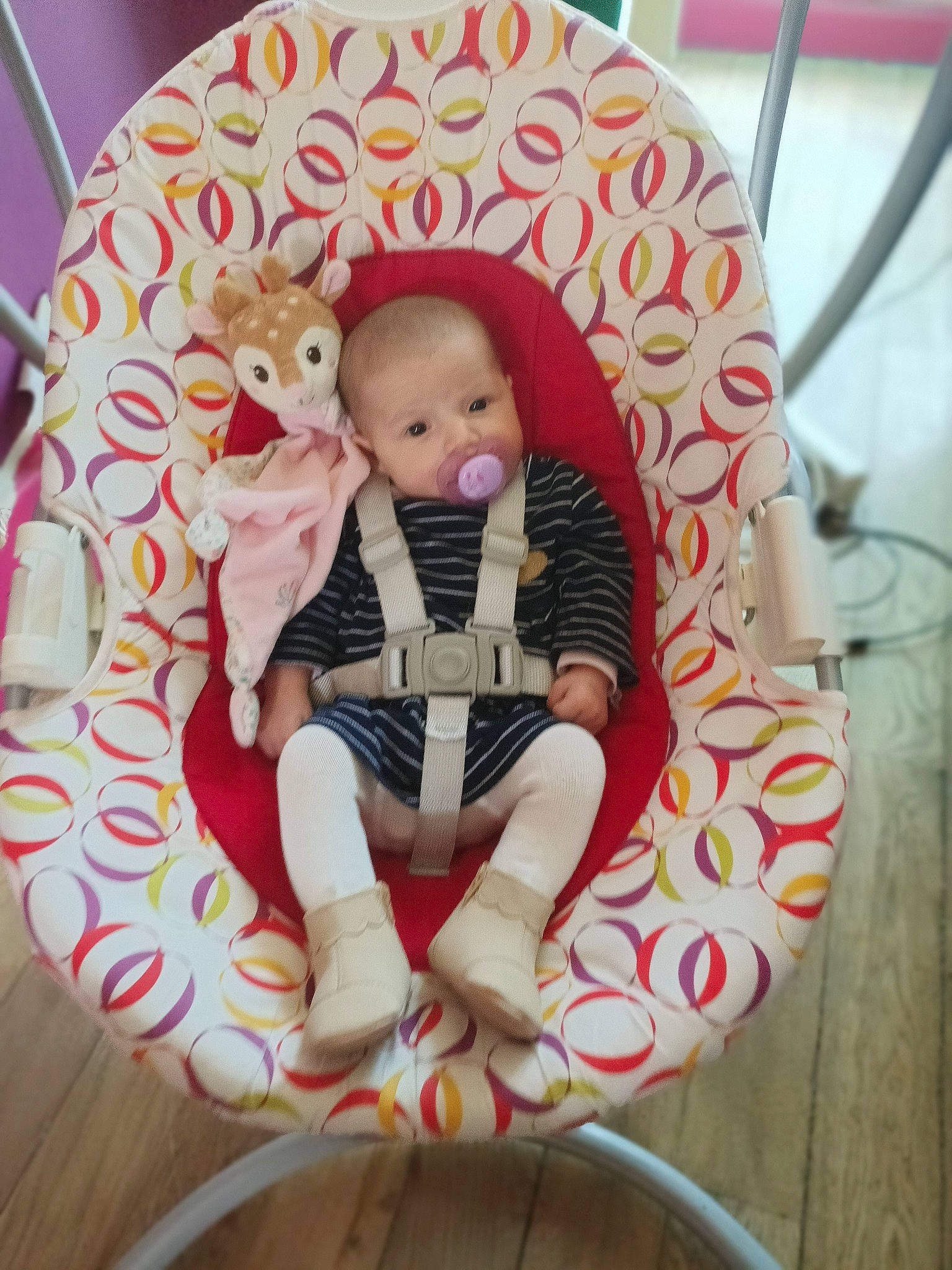 Mathilde participe au concours pour gagner de l'argent avec cette photo : arm, baby, baby_carriage, baby_products, baby_toddler_clothing, chair, child, comfort, eye, finger, human_body, lap, linens, person, pink, sitting, sleeve, sock, stuffed_toy, textile