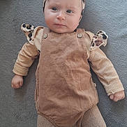 Louise participe au concours pour gagner de l'argent avec cette photo : baby, blanket, buttons, cheeks, child, corduroy, cute, fabric, face, hands, headband, infant, knit, legs, lying_down, portrait, romper, smile, soft_texture, tights