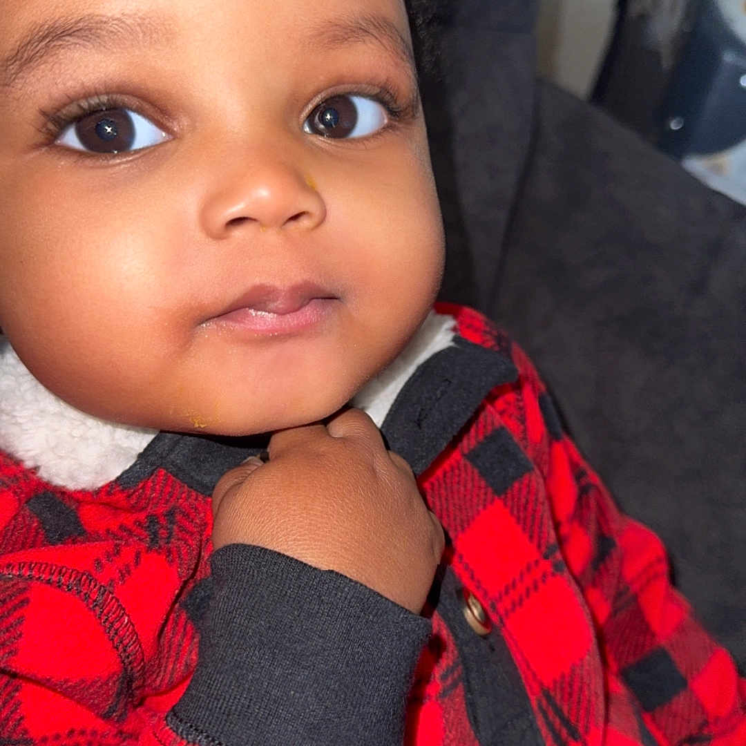 Kysen joined the competition — help win amazing prizes! baby, blanket, bodypart, clothing, coat, couch, face, finger, furniture, glove, hand, head, homedecor, jacket, knitwear, person, photography, portrait, sweater, tartan