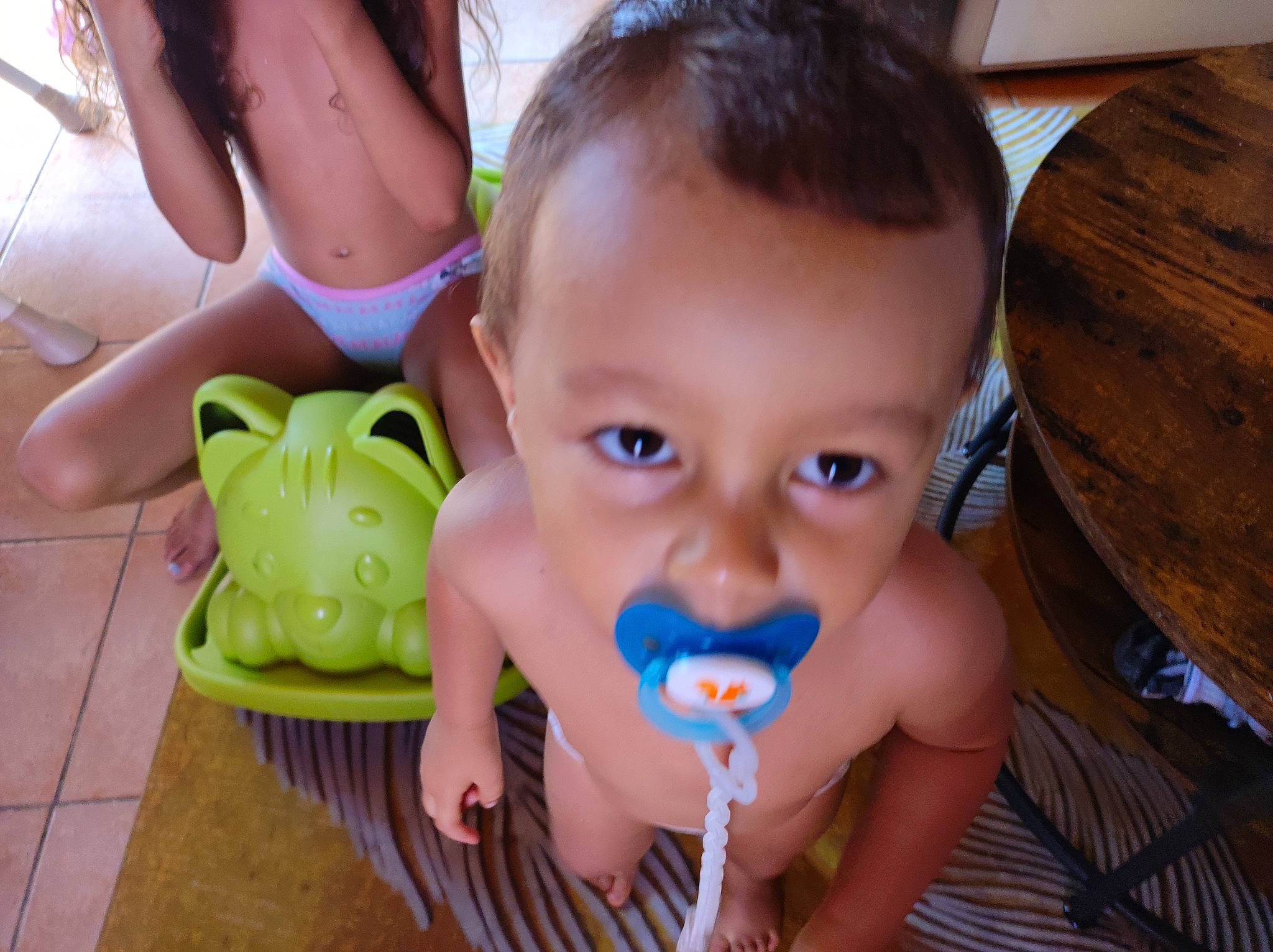 Raphaël participe au concours pour gagner de l'argent avec cette photo : baby, baby_toddler_clothing, cheek, child, ear, eye, eyelash, facial_expression, finger, fun, happy, iris, mouth, nose, organ, person, product, skin, snapshot, toddler