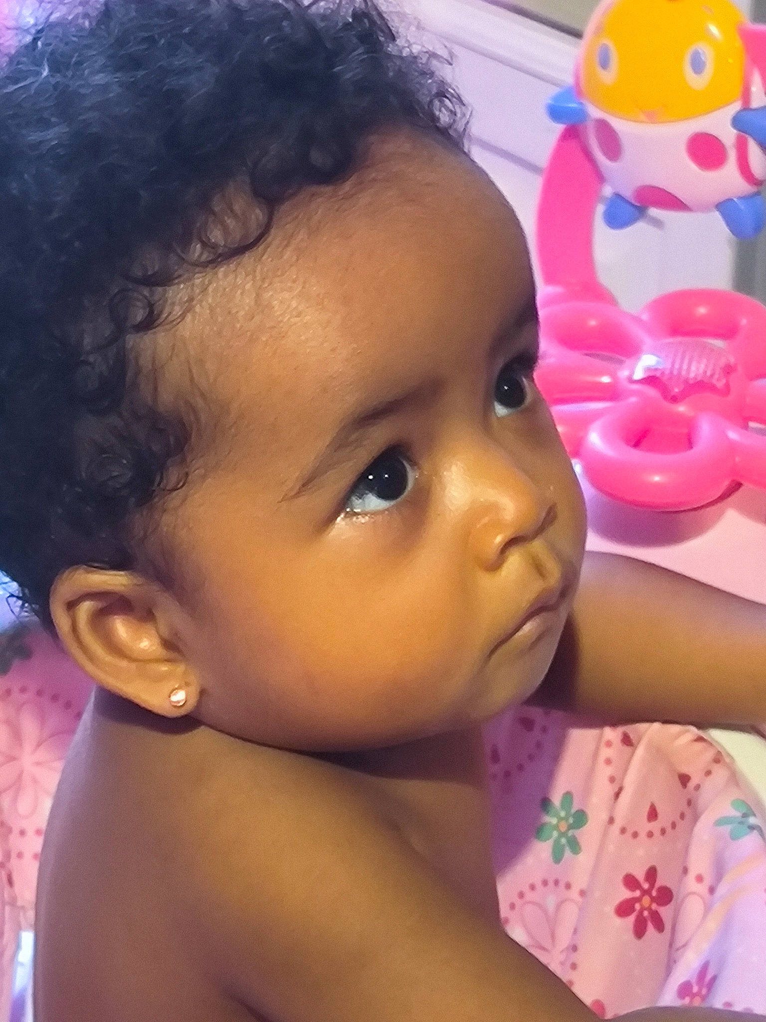 Laura a rejoint le concours — aidez-le/la à gagner de superbes lots ! cheek, chin, ear, eyebrow, eyelash, face, forehead, hair, hand, happy, head, iris, lip, mouth, neck, nose, organ, person, pink, skin