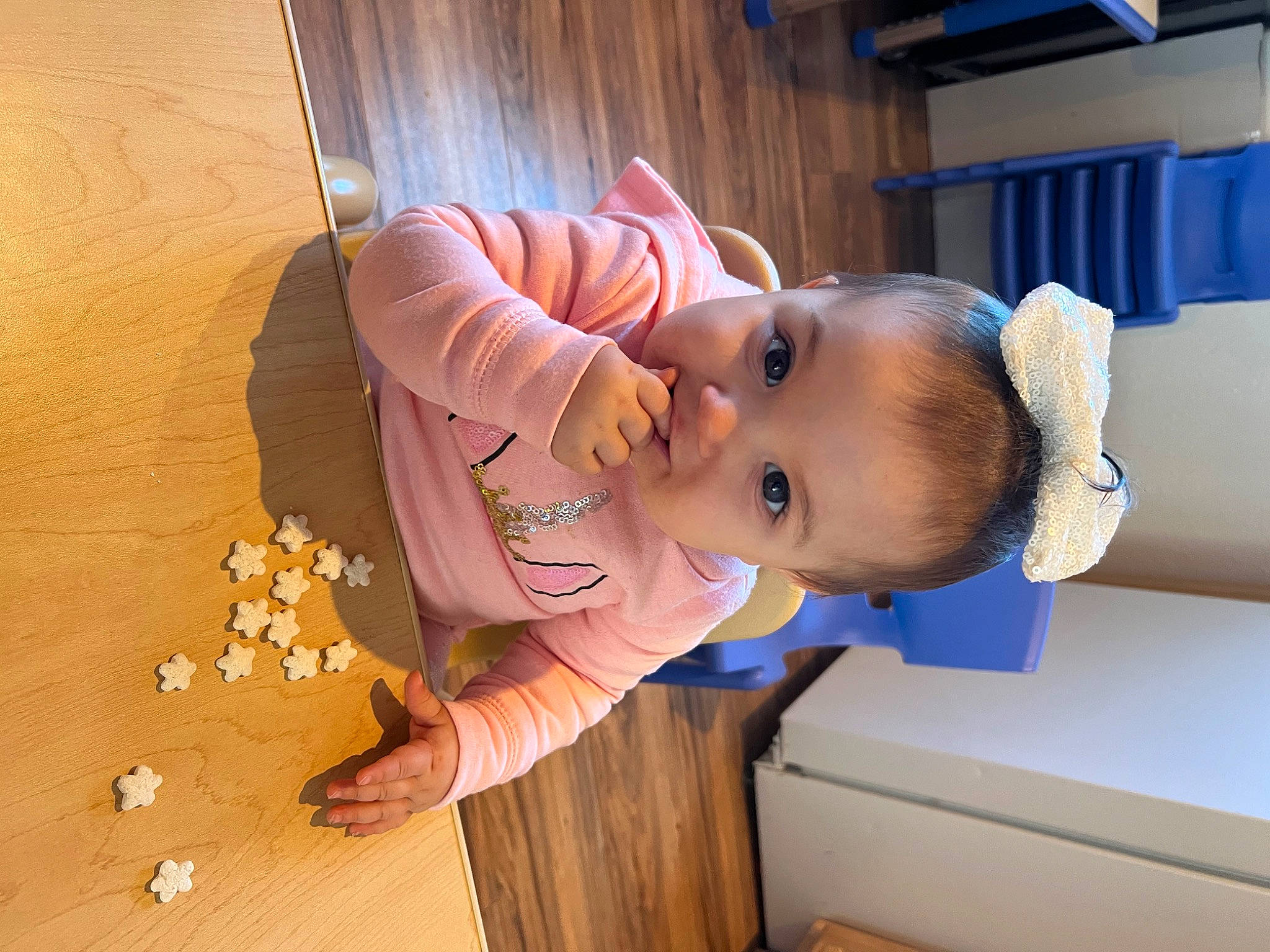 Eliana is registered to the contest to win money with this photo: baby, baby_products, baby_safety, baby_toddler_clothing, child, comfort, flooring, happy, hardwood, hat, person, room, smile, thumb, toddler, varnish, wood, wood_flooring, wood_stain