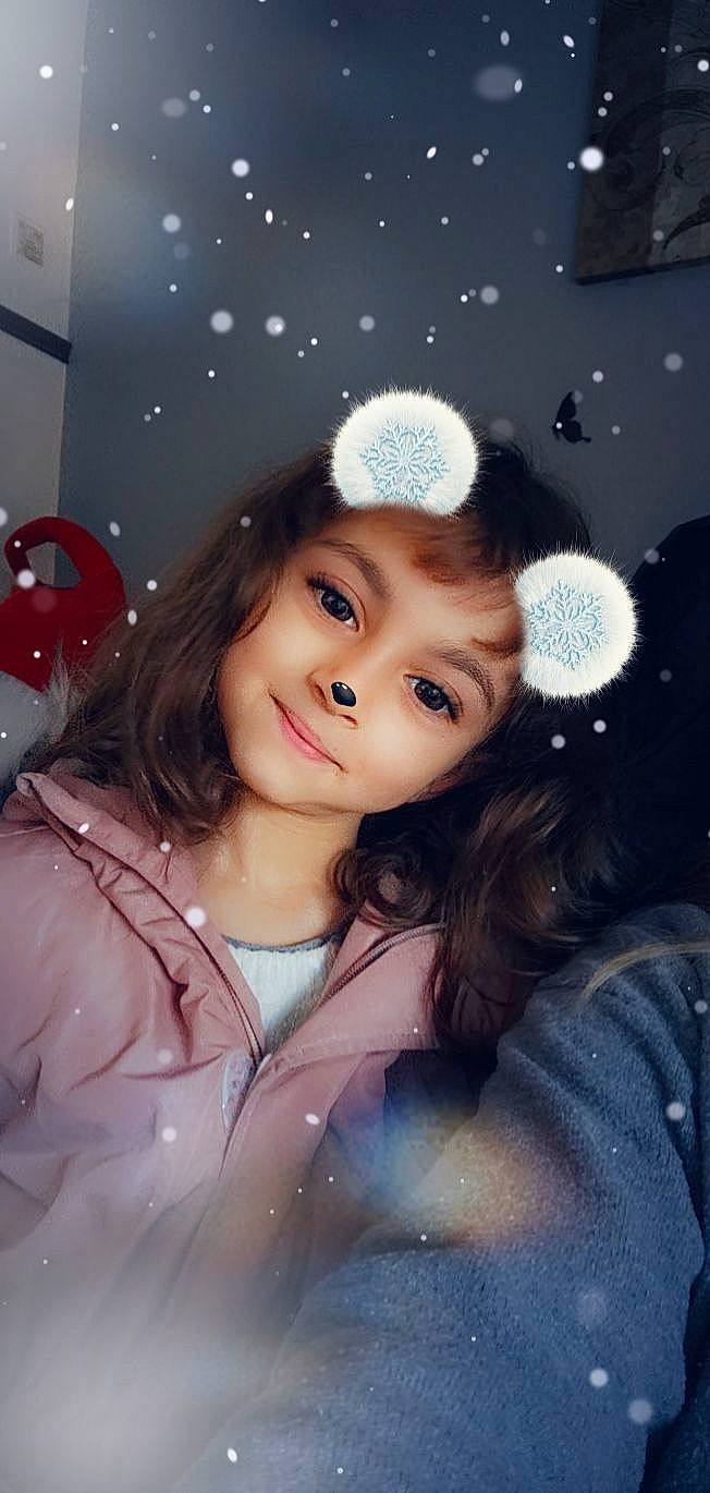 Yamina a rejoint le concours — aidez-le/la à gagner de superbes lots ! beauty, black_hair, brown_hair, cheek, cool, ear, eyebrow, eyelash, facial_expression, flash_photography, fun, hair, hairstyle, happy, headpiece, headwear, iris, joy, lip, long_hair