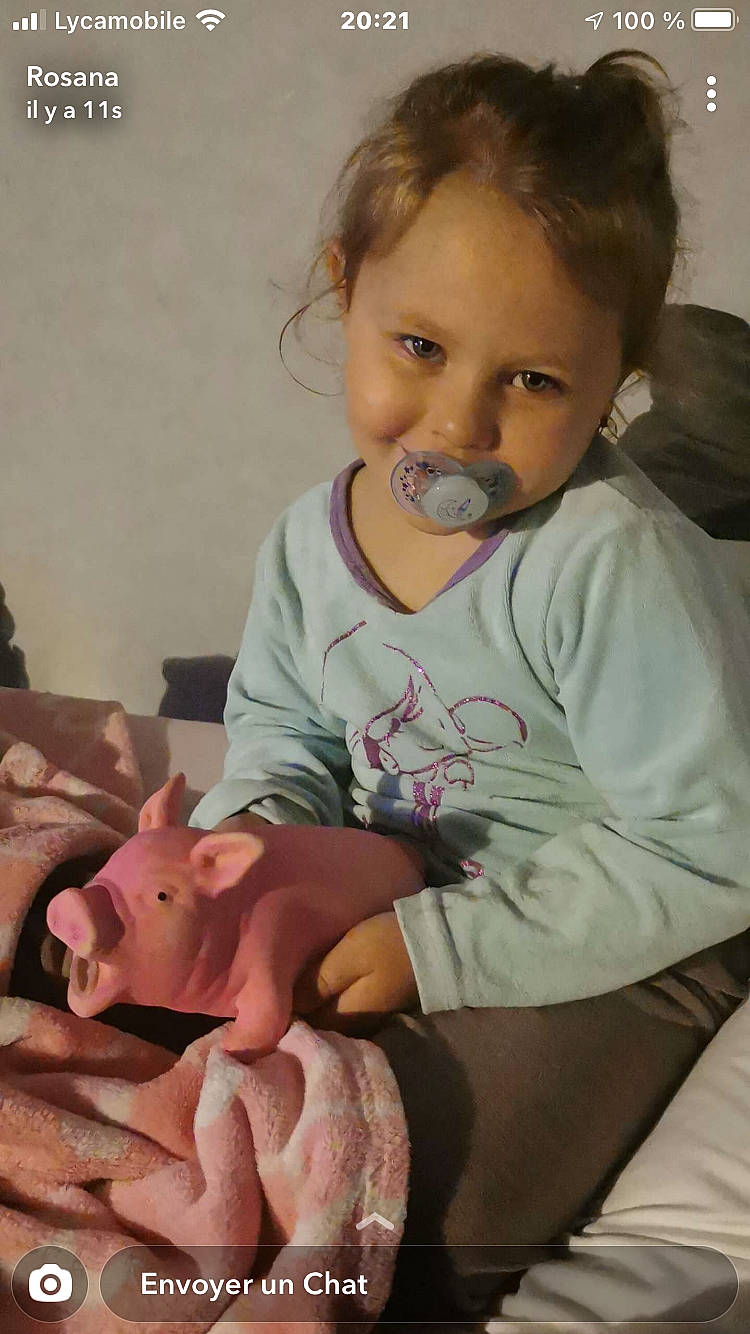 Synedelle participe au concours pour gagner de l'argent avec cette photo : arm, baby, baby_toddler_clothing, cheek, chin, ear, eye, face, gesture, head, human_body, leg, lip, mouth, neck, nose, person, skin, sleeve, standing