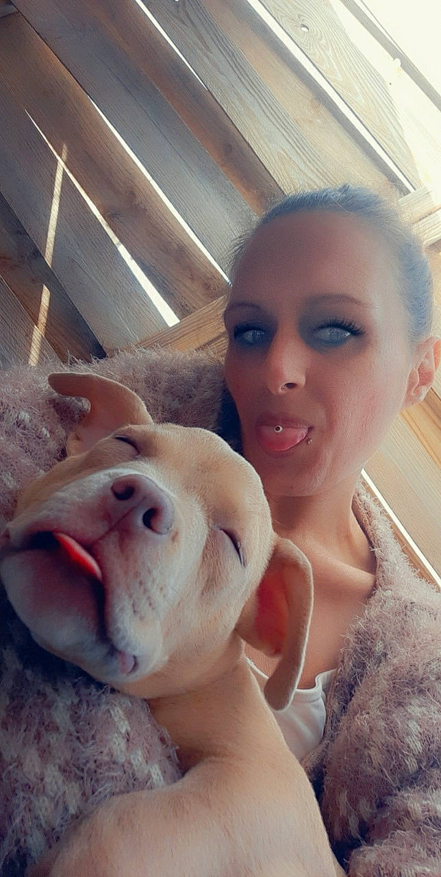 Atika participe au concours pour gagner de l'argent avec cette photo : ear, eyebrow, face, fawn, head, jaw, lip, mouth, neck, nose, photography, selfie, skin, smile, snout