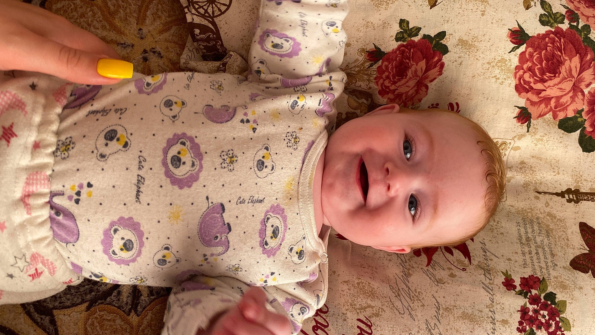 Andreia a rejoint le concours — aidez-le/la à gagner de superbes lots ! baby, baby_toddler_clothing, cheek, eye, face, finger, hand, head, iris, joy, lip, mouth, nose, person, pink, plant, purple, skin, smile, textile