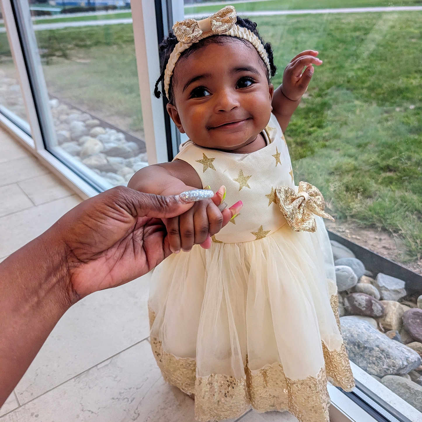 Valencia is registered to the contest to win money with this photo: bodypart, child, clothing, dress, face, female, finger, formalwear, girl, grass, hand, happy, head, path, person, photography, plant, portrait, smile, walkway