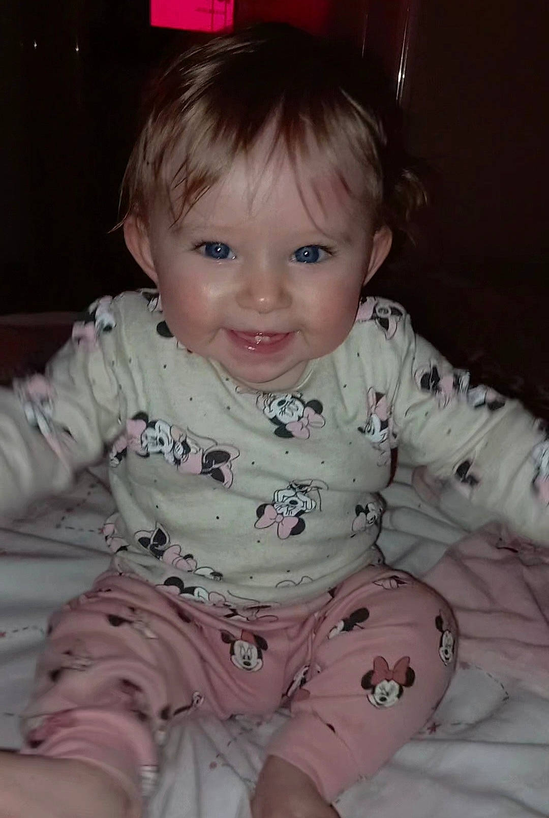 Inaya participe au concours pour gagner de l'argent avec cette photo : baby, baby_toddler_clothing, cheek, child, chin, cool, eye, eyebrow, fun, hair, happy, head, iris, joy, nose, person, pink, skin, sleeve, smile