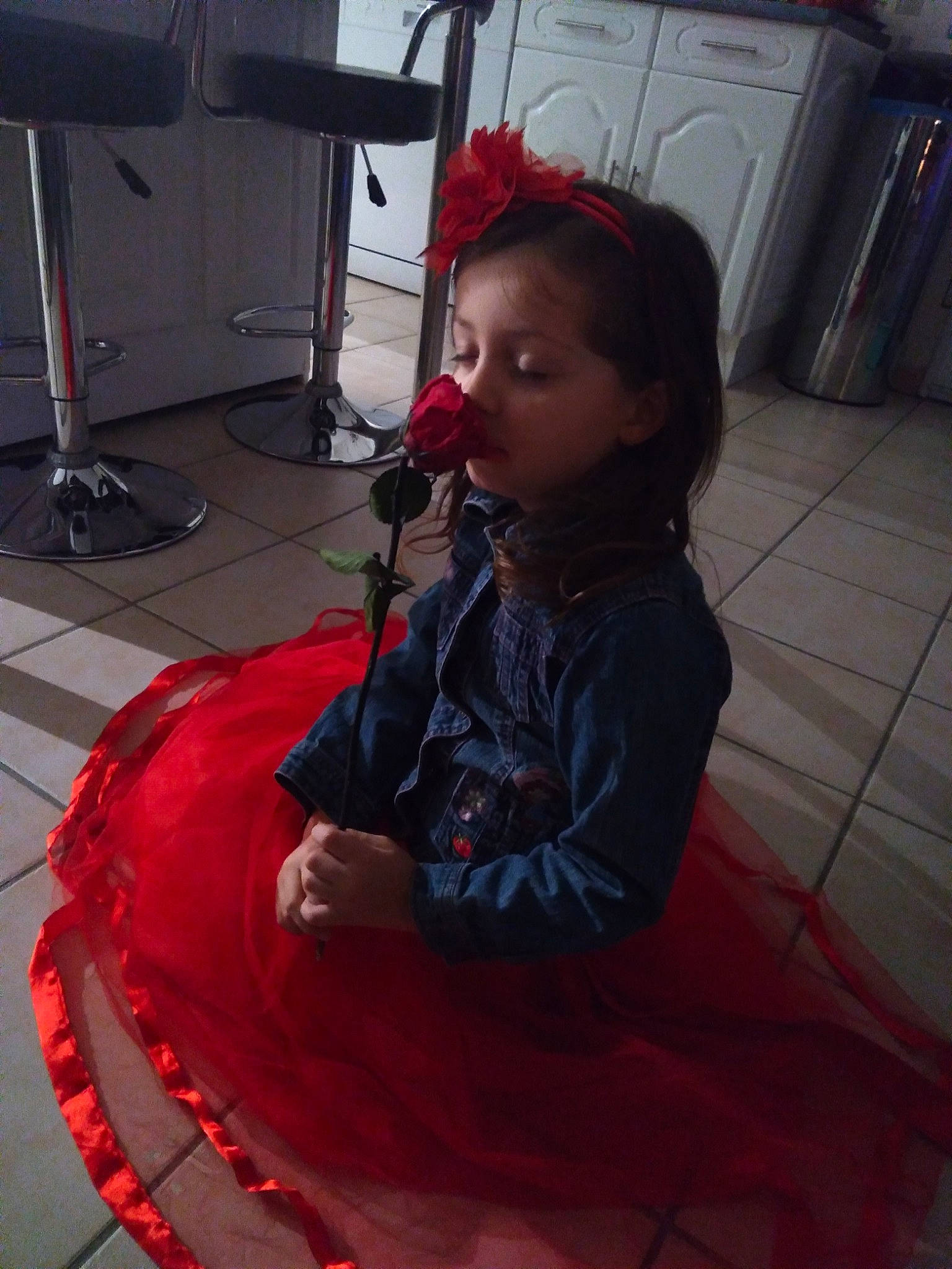 Leelou a rejoint le concours — aidez-le/la à gagner de superbes lots ! child, person, red