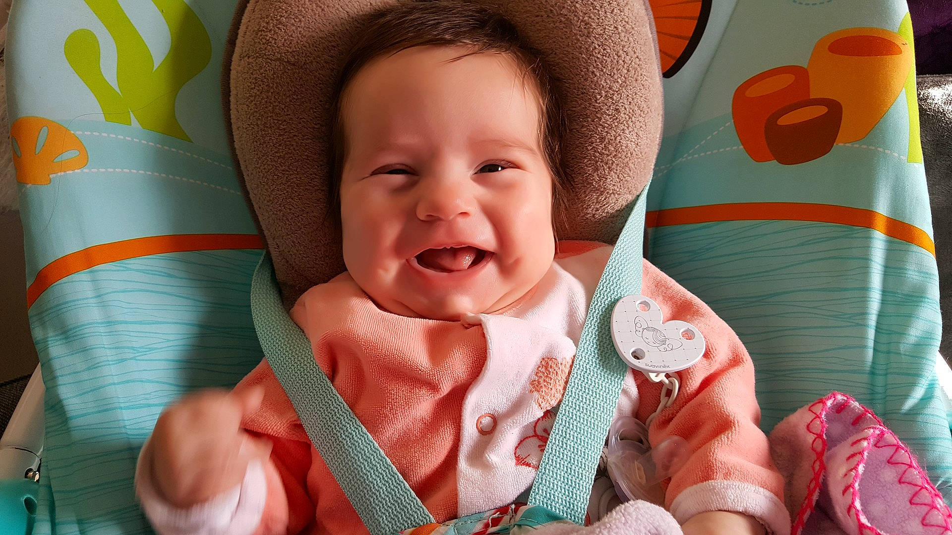 Andgelya participe au concours pour gagner de l'argent avec cette photo : cheek, child, eye, facial_expression, finger, fun, girl, hand, infant, joy, mouth, nose, person, pink, product, skin, smile, toddler