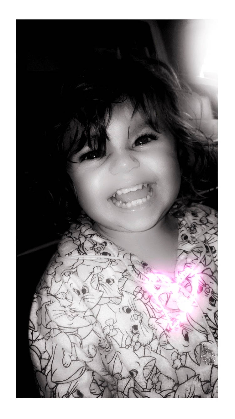 Bresil participe au concours pour gagner de l'argent avec cette photo : beauty, black_and_white, black_hair, child, chin, cool, eye, eyebrow, eyelash, face, flash_photography, hair, happy, head, iris, joy, lip, nose, person, skin