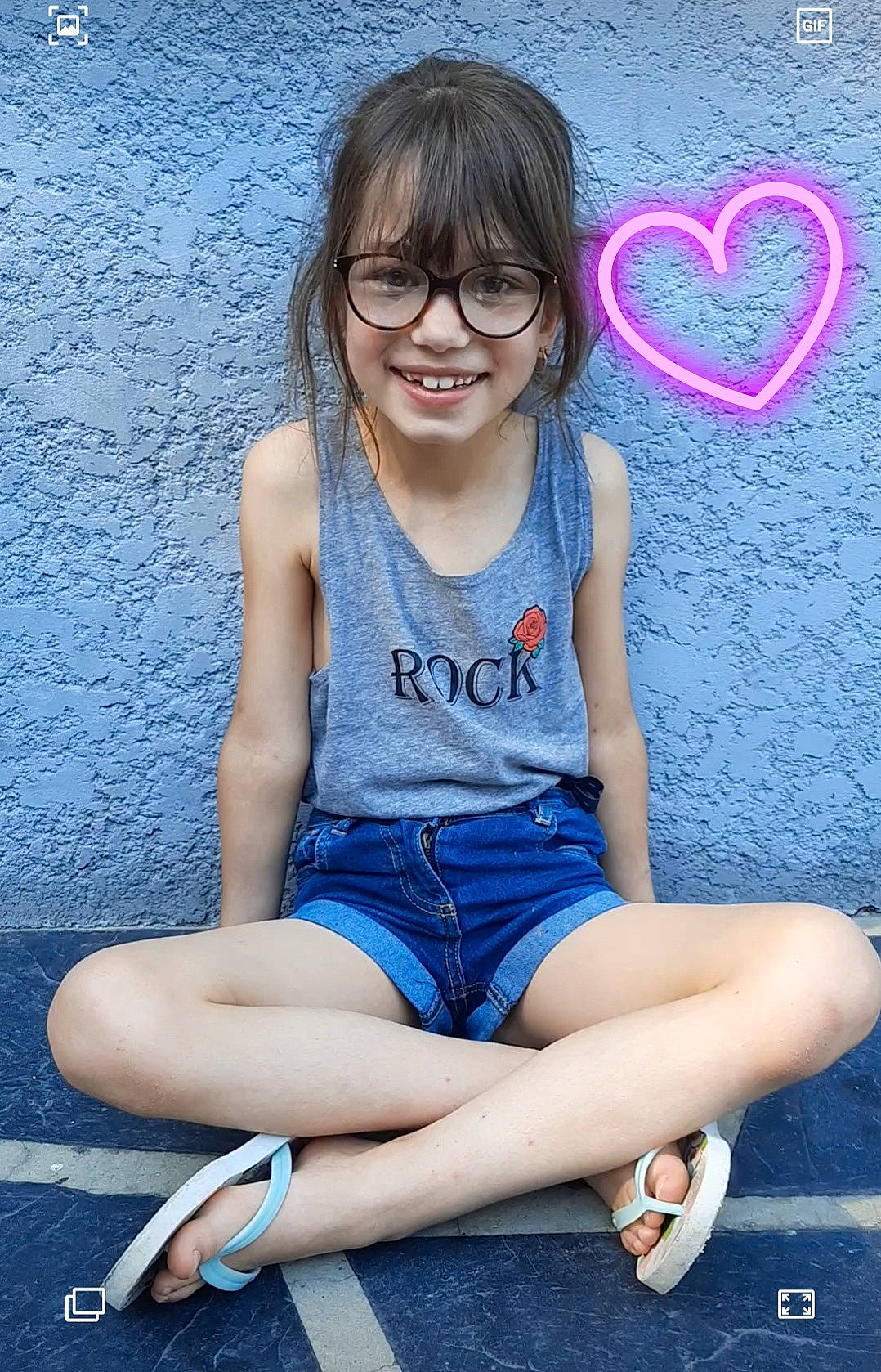 Oceane a rejoint le concours — aidez-le/la à gagner de superbes lots ! beauty, blue, child, child_model, cool, denim, footwear, fun, glasses, happy, human_leg, jeans, joy, leg, person, photo_shoot, photography, sitting, smile, t_shirt