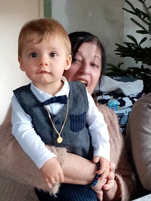 Lonaël a rejoint le concours — aidez-le/la à gagner de superbes lots ! baby, baby_toddler_clothing, bow_tie, chair, child, collar, comfort, event, eye, formal_wear, fun, happy, houseplant, lap, person, plant, sitting, sleeve, t_shirt, tie