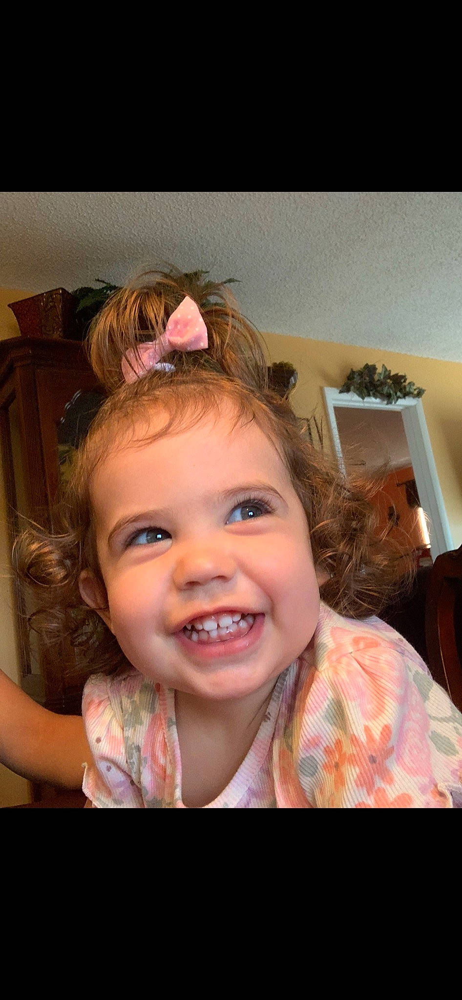 Elliana is registered to the contest to win money with this photo: cheek, ear, eyelash, finger, forehead, hair, hairstyle, hand, happy, human_body, iris, jaw, joy, lip, mouth, neck, nose, person, pink, skin