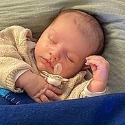 Gabin participe au concours pour gagner de l'argent avec cette photo : baby, sleeping, pacifier, blanket, pillow, infant, cozy, hand, face, clothing, soft, peaceful, rest, cute, portrait, child, indoor, comfort, warm, relaxation