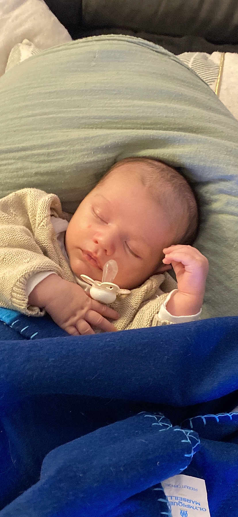 Gabin participe au concours pour gagner de l'argent avec cette photo : baby, sleeping, pacifier, blanket, pillow, infant, cozy, hand, face, clothing, soft, peaceful, rest, cute, portrait, child, indoor, comfort, warm, relaxation
