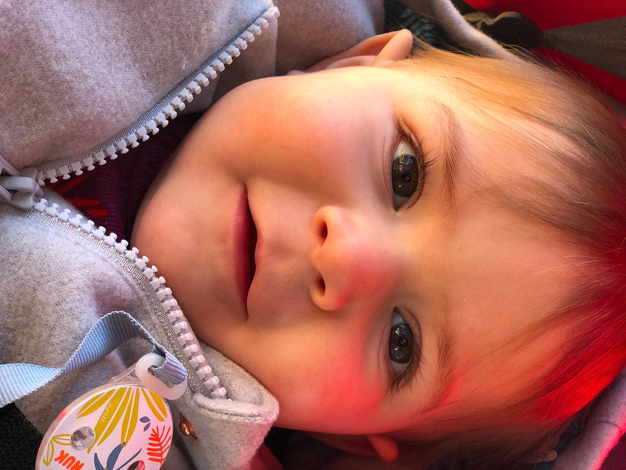 Athéna participe au concours pour gagner de l'argent avec cette photo : baby, black_hair, cheek, child, ear, eyebrow, eyelash, face, flash_photography, forehead, happy, human_body, iris, lip, mouth, neck, nose, organ, person, skin