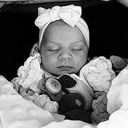 Katalëya a rejoint le concours — aidez-le/la à gagner de superbes lots ! baby, infant, sleeping, pacifier, headband, bow, blanket, swaddle, car_seat, closeup, portrait, monochrome, black_and_white, soft_texture, cozy, newborn, peaceful, eyelashes, clothing, plush