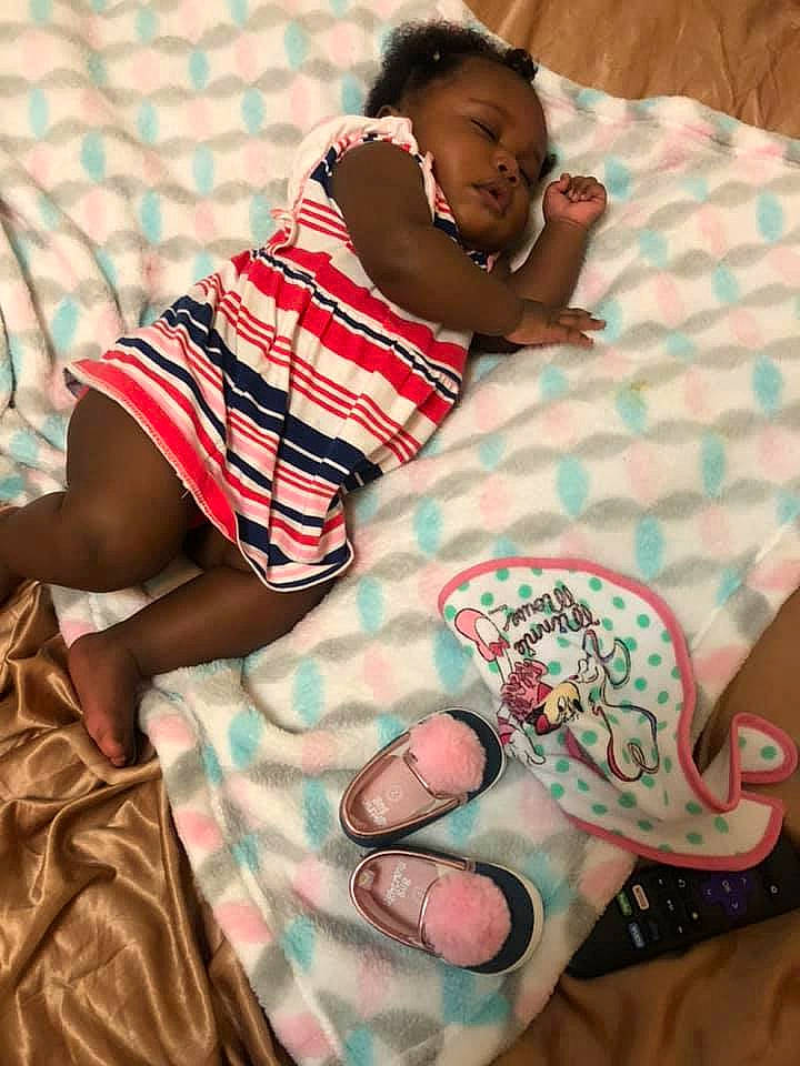 Avia is registered to the contest to win money with this photo: arm, child, finger, flesh, hand, human_leg, leg, linens, nap, person, sleep, textile, thigh