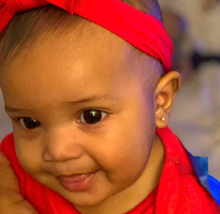 Loyalty is registered to the contest to win money with this photo: cheek, chin, clothing, ear, eye, eyebrow, eyelash, face, forehead, head, human_body, lip, mouth, neck, nose, organ, person, skin, smile, temple