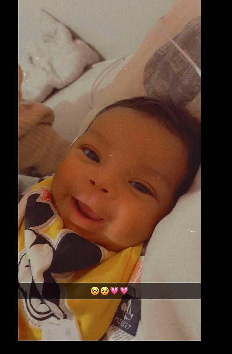 Eydenn participe au concours pour gagner de l'argent avec cette photo : baby, baby_products, child, cloud, eyelash, fun, happy, head, laugh, linens, lip, love, nose, person, photo_caption, room, selfie, sky, smile, square