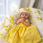 Layana participe au concours pour gagner de l'argent avec cette photo : adorable, baby, bow, child, cozy, cute, flower_decor, fluffy_blanket, hands_clasped, happy, headband, indoor, infant, portrait, seated, smiling, soft_lighting, soft_texture, yellow_dress, yellow_flowers