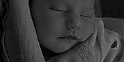 Layana a rejoint le concours — aidez-le/la à gagner de superbes lots ! baby, bed, blanket, bodypart, clothing, couch, cushion, face, finger, furniture, hand, head, homedecor, knitwear, newborn, person, photography, portrait, sleeping, sweater