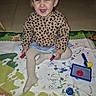 Avaluna a rejoint le concours — aidez-le/la à gagner de superbes lots ! toddler, child, smiling, sitting, play_mat, markers, paint, indoor, happy, toy, floor, clothing, long_sleeve, patterned_shirt, leggings, playtime, colorful, joyful, cute, young_child