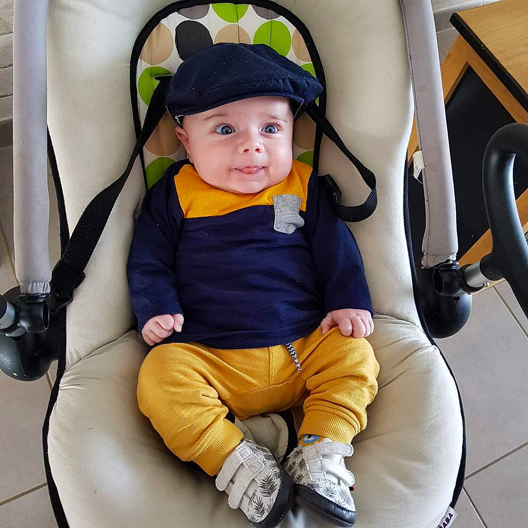 Harry a rejoint le concours — aidez-le/la à gagner de superbes lots ! baby, baby_carriage, baby_in_car_seat, baby_products, car_seat, child, headwear, person, play, product, swing, toddler