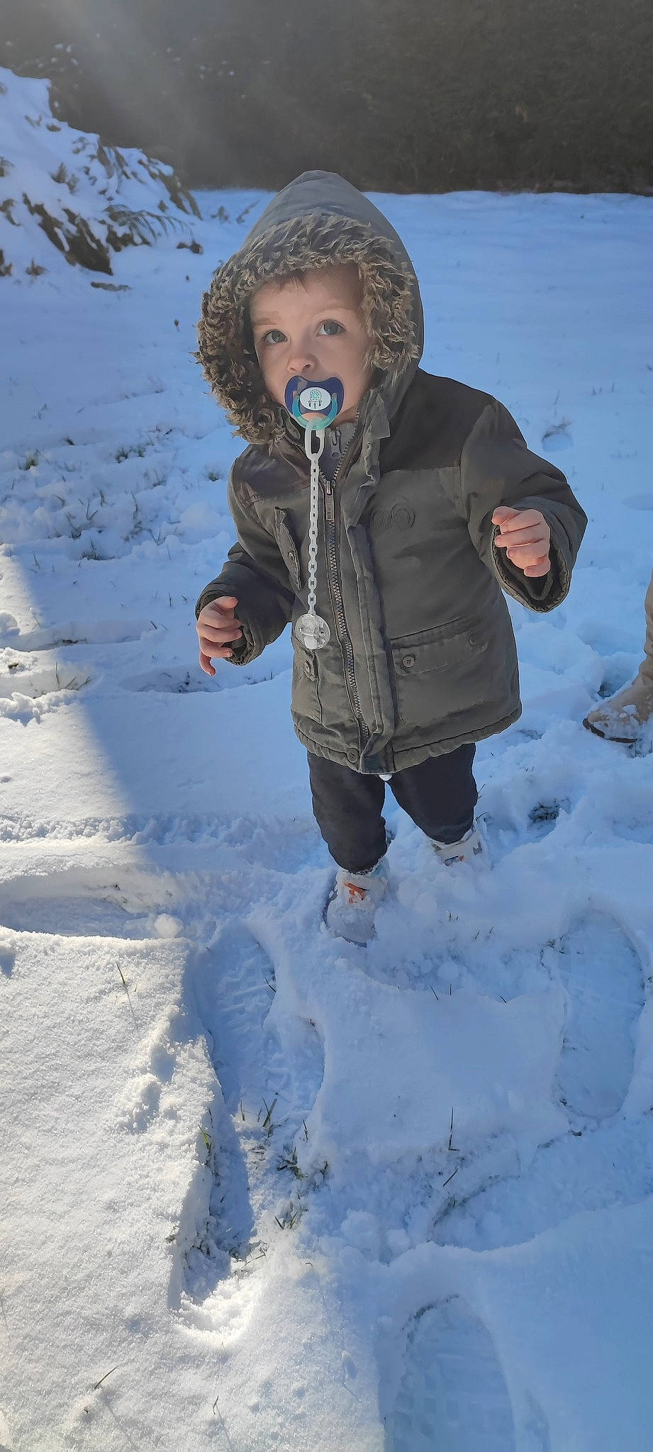 Tymeo a rejoint le concours — aidez-le/la à gagner de superbes lots ! child, electric_blue, face, freezing, frost, fun, geological_phenomenon, glove, happy, head, human_body, ice_cap, jacket, landscape, people_in_nature, person, playing_in_the_snow, recreation, snow, toddler