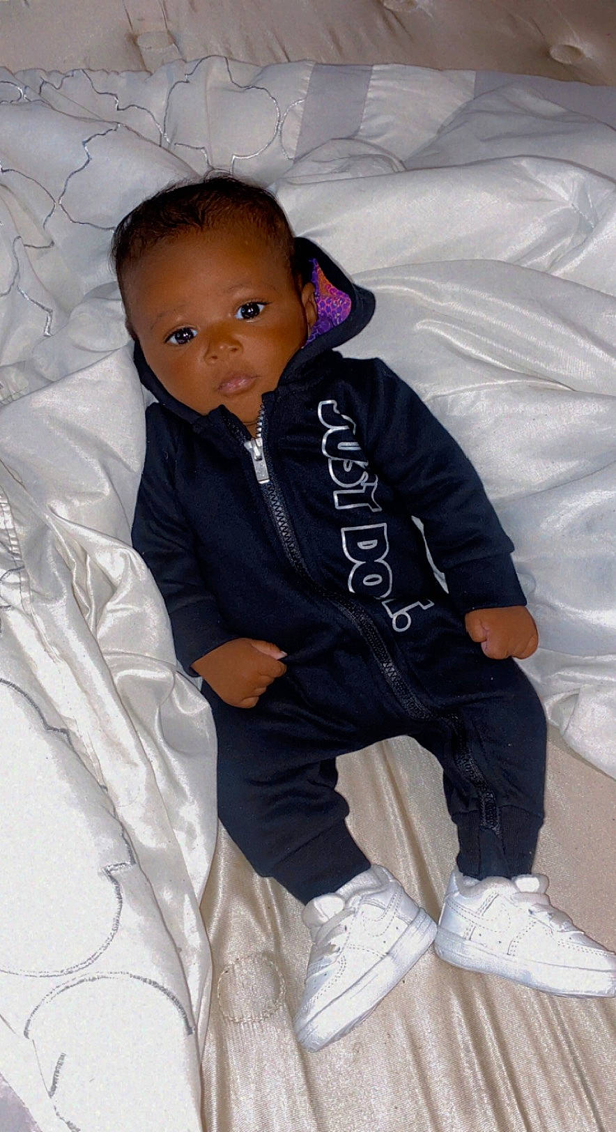 Julio is registered to the contest to win money with this photo: baby_toddler_clothing, comfort, cool, fashion_accessory, flash_photography, formal_wear, fun, happy, knee, linens, outerwear, person, photo_shoot, portrait_photography, sitting, sleeve, t_shirt, textile, thigh, toddler