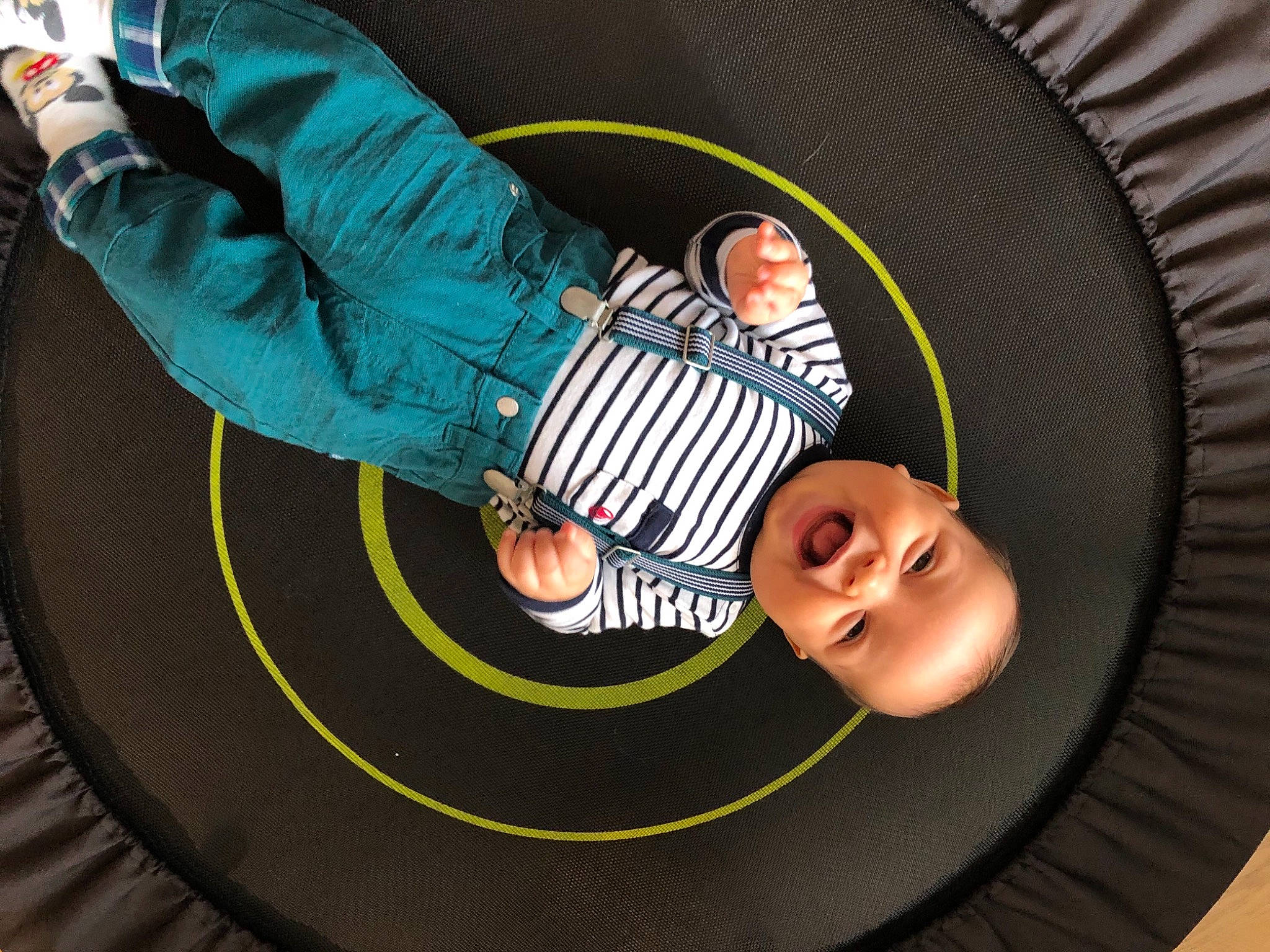Noam participe au concours pour gagner de l'argent avec cette photo : auto_part, baby, baby_products, baby_toddler_clothing, child, circle, comfort, elbow, fun, headgear, human, jacket, knee, person, sitting, sleeve, sportswear, t_shirt, toddler, walking_shoe
