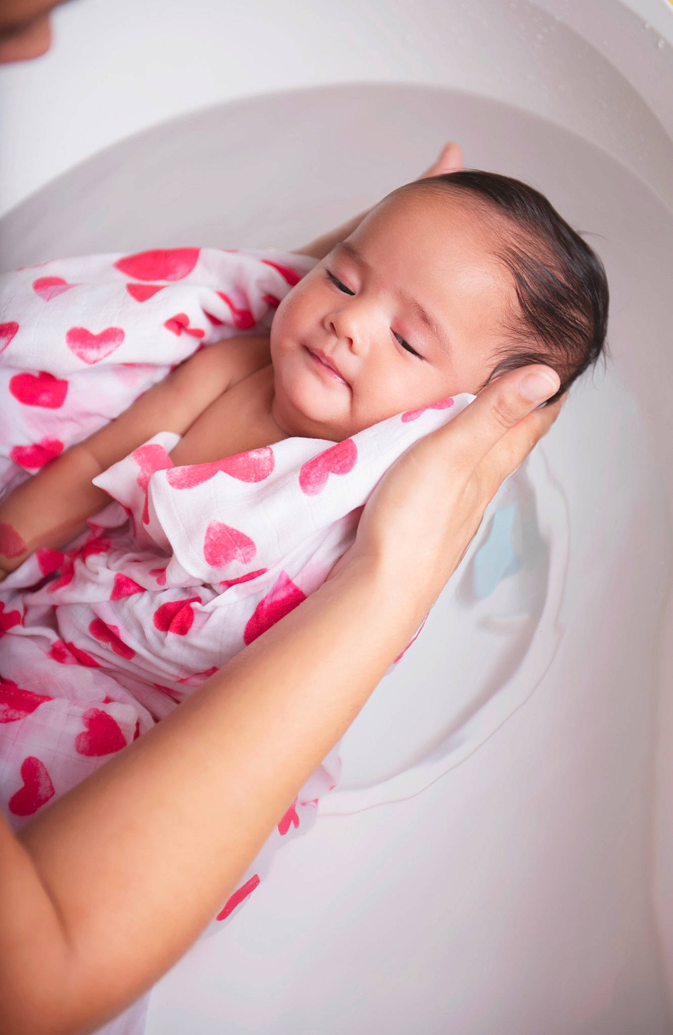 Naruki a rejoint le concours — aidez-le/la à gagner de superbes lots ! arm, baby, baby_toddler_clothing, cheek, child, comfort, elbow, eyelash, flash_photography, fun, happy, linens, lip, magenta, pattern, person, pink, portrait_photography, skin, smile