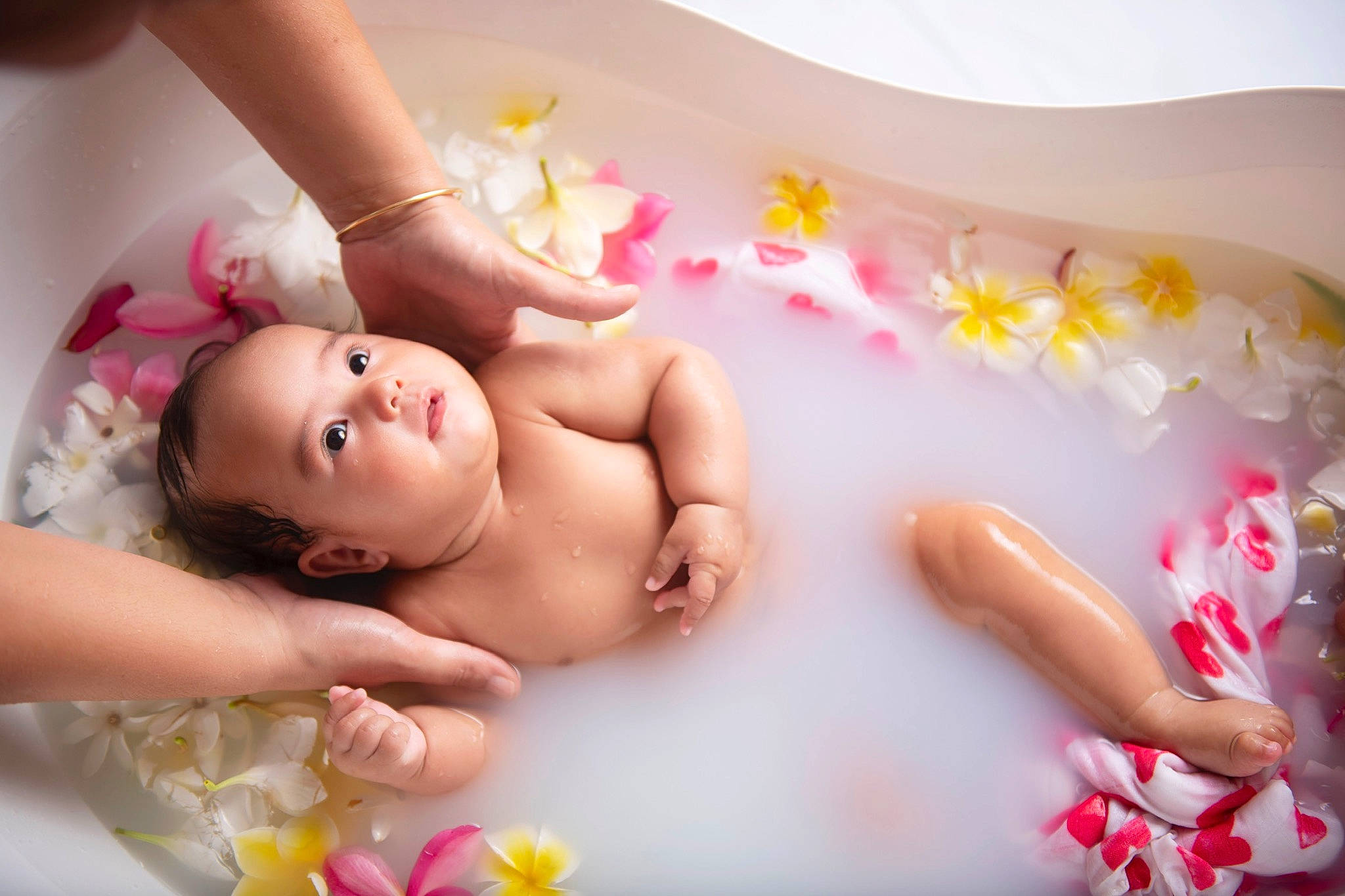 Naruki a rejoint le concours — aidez-le/la à gagner de superbes lots ! abdomen, baby, bathing, chest, child, comfort, finger, fun, happy, human_leg, leg, nail, person, pink, product, room, skin, stomach, thigh, toddler