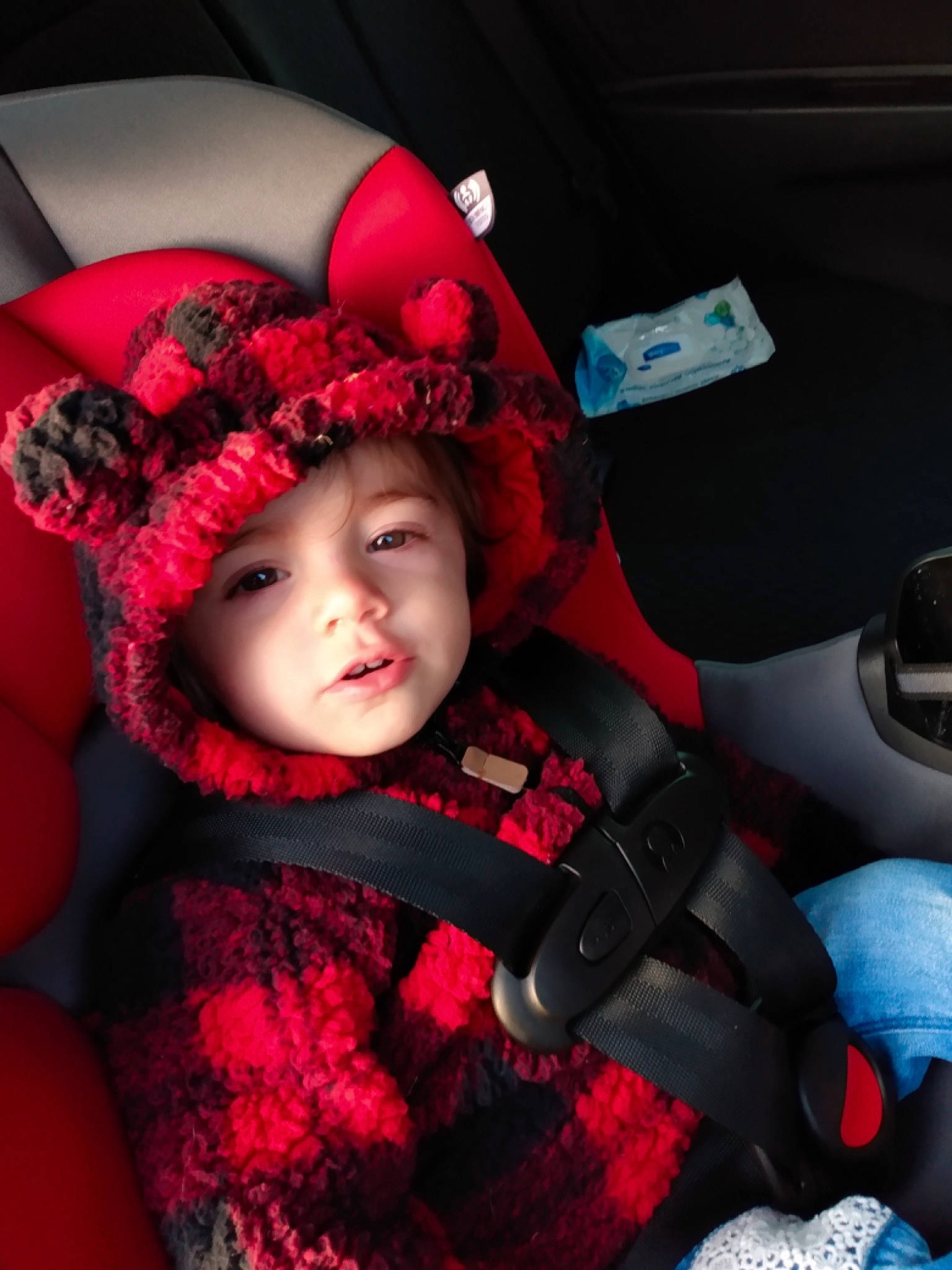 Gabriella participe au concours pour gagner de l'argent avec cette photo : baby, baby_toddler_clothing, cap, car_seat, child, comfort, cool, eye, flash_photography, fun, headgear, headwear, lip, magenta, motor_vehicle, mouth, pattern, person, skin, steering_wheel