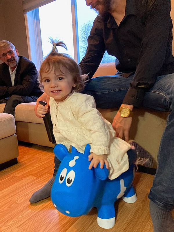 Gabriella participe au concours pour gagner de l'argent avec cette photo : arm, baby_toddler_clothing, comfort, event, finger, flooring, fun, gesture, happy, jeans, joint, joy, lap, organ, person, shoe, skin, smile, snapshot, standing