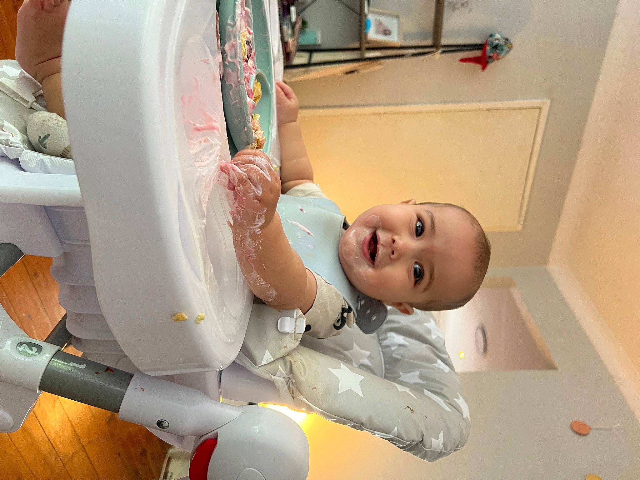 Zavian is registered to the contest to win money with this photo: baby, baby_products, chair, child, comfort, elbow, flooring, health_care, hospital, human_body, human_leg, joint, joy, knee, leg, medical_equipment, person, room, service, skin