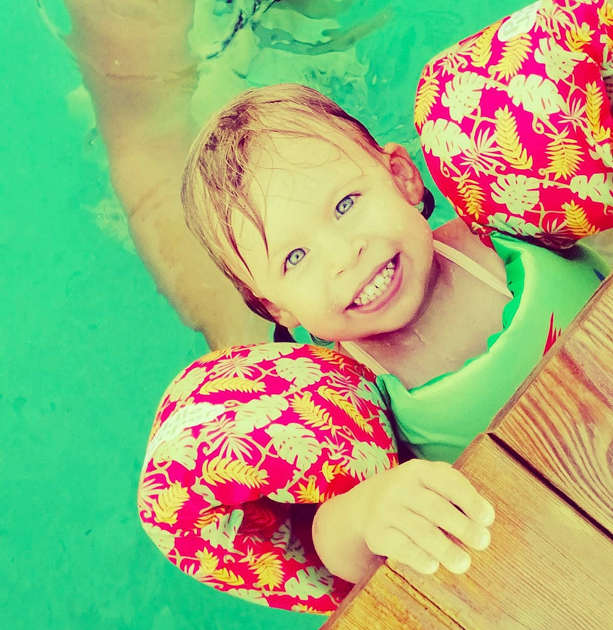 Maïlys participe au concours pour gagner de l'argent avec cette photo : child, fun, happy, joy, leisure, person, pink, play, skin, smile, summer, toddler