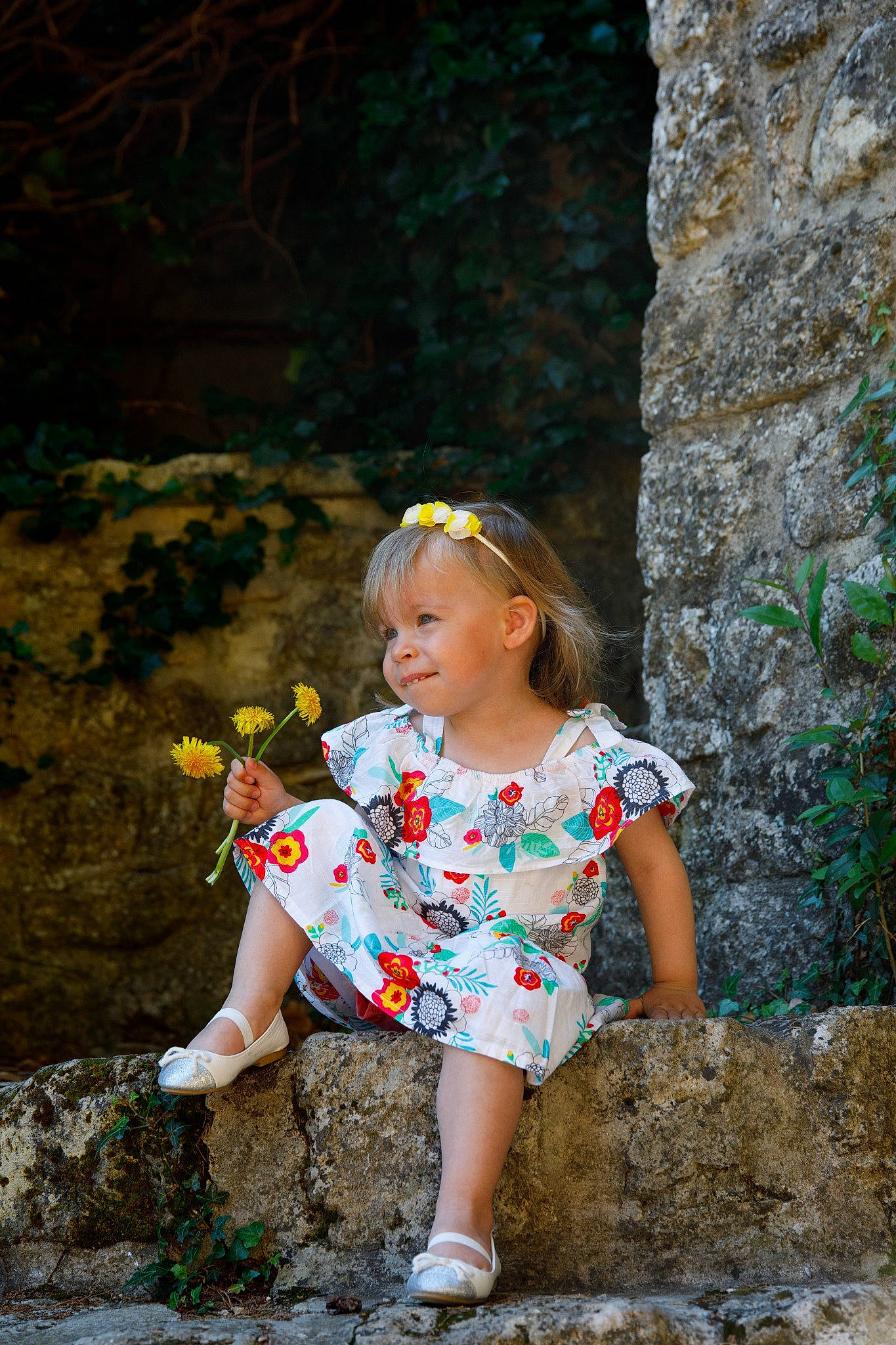 Maïlys participe au concours pour gagner de l'argent avec cette photo : beauty, child, fawn, fun, grass, leaf, leisure, person, photography, plant, recreation, rock, sitting, standing, summer, tree, vacation