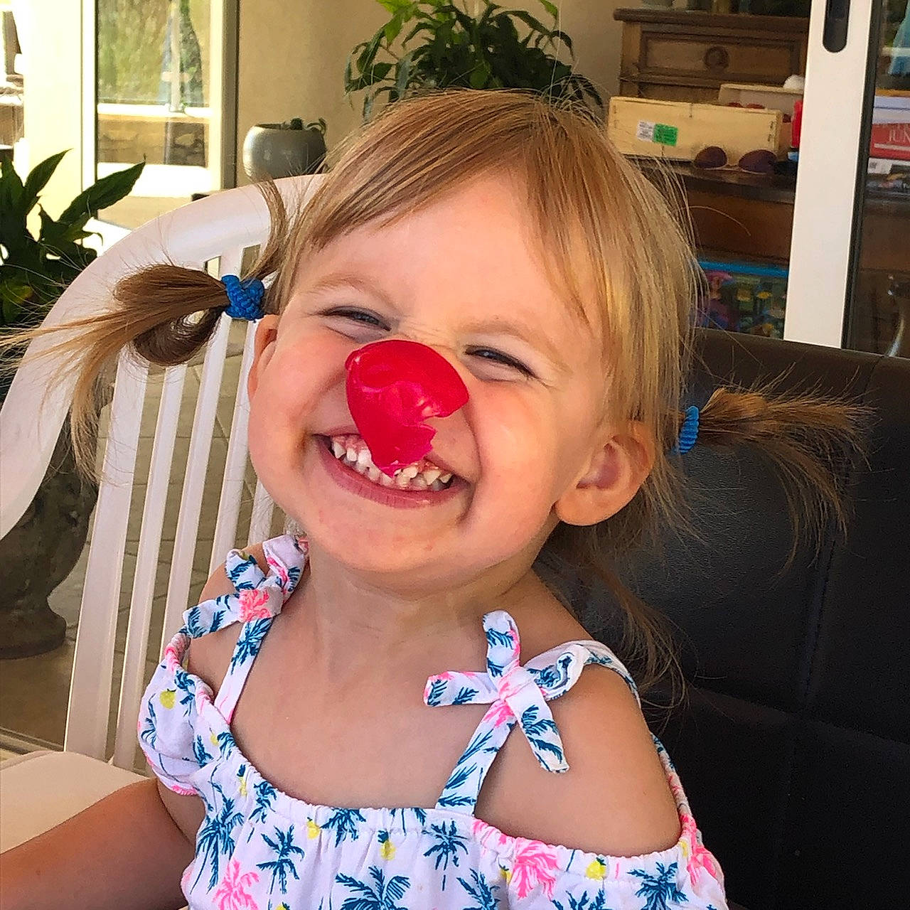 Maïlys participe au concours pour gagner de l'argent avec cette photo : child, ear, face, fun, happy, head, joy, laugh, lip, mouth, nose, performing_arts, person, play, selfie, smile, toddler, tooth, vacation