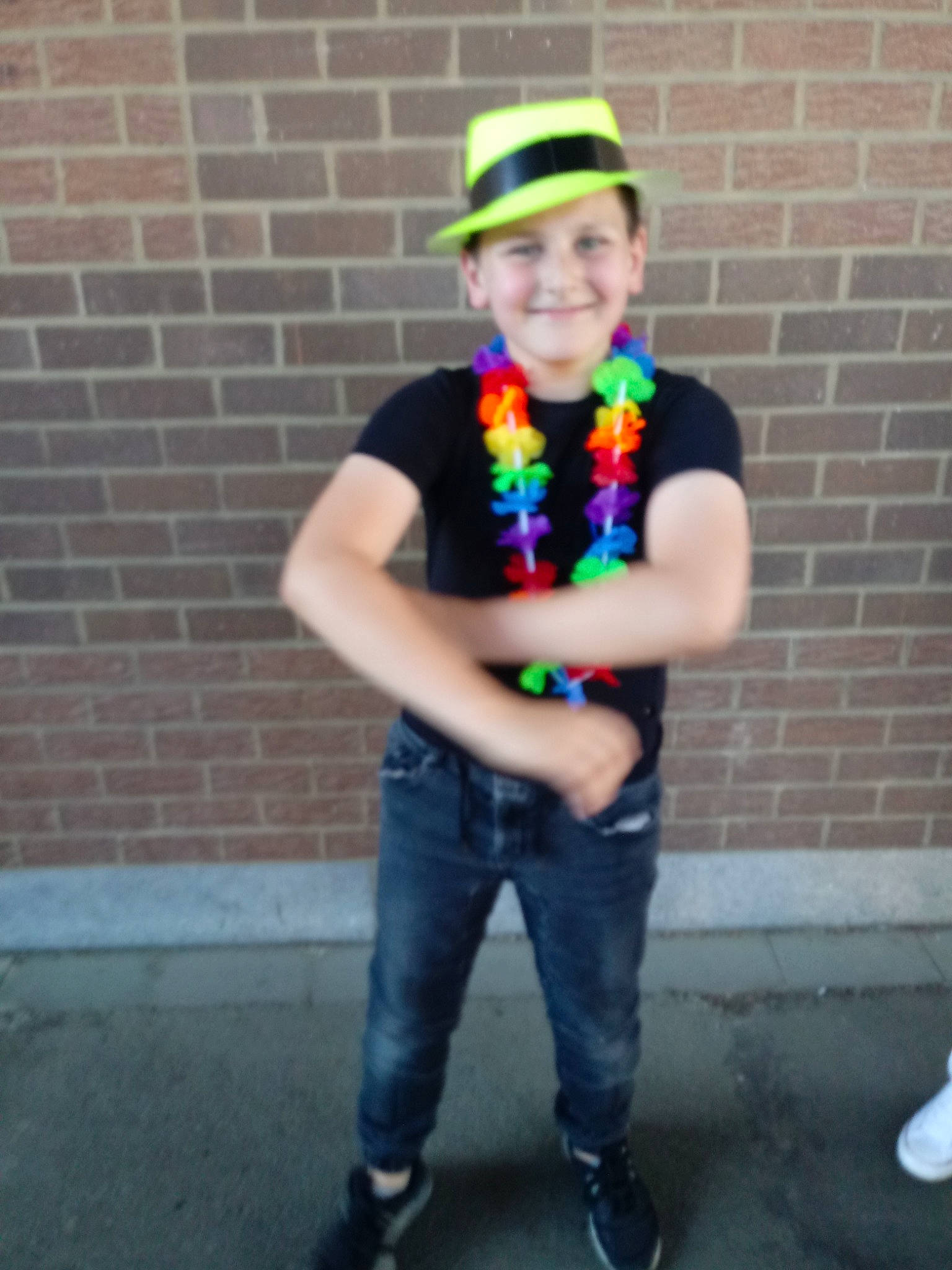 Ethan participe au concours pour gagner de l'argent avec cette photo : cap, cool, costume, fashion_accessory, fedora, fun, hat, headgear, headwear, jeans, joy, outerwear, pattern, person, product, t_shirt