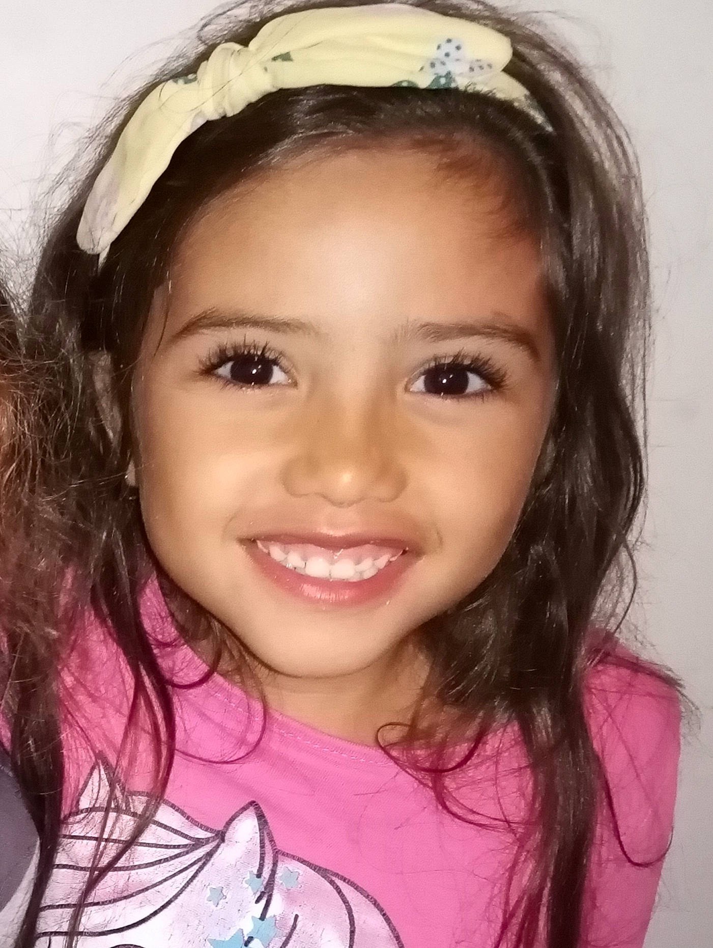 Amel a rejoint le concours — aidez-le/la à gagner de superbes lots ! black_hair, cheek, chin, cool, eyebrow, eyelash, face, flash_photography, forehead, happy, iris, jaw, joy, lip, neck, nose, organ, person, pink, skin