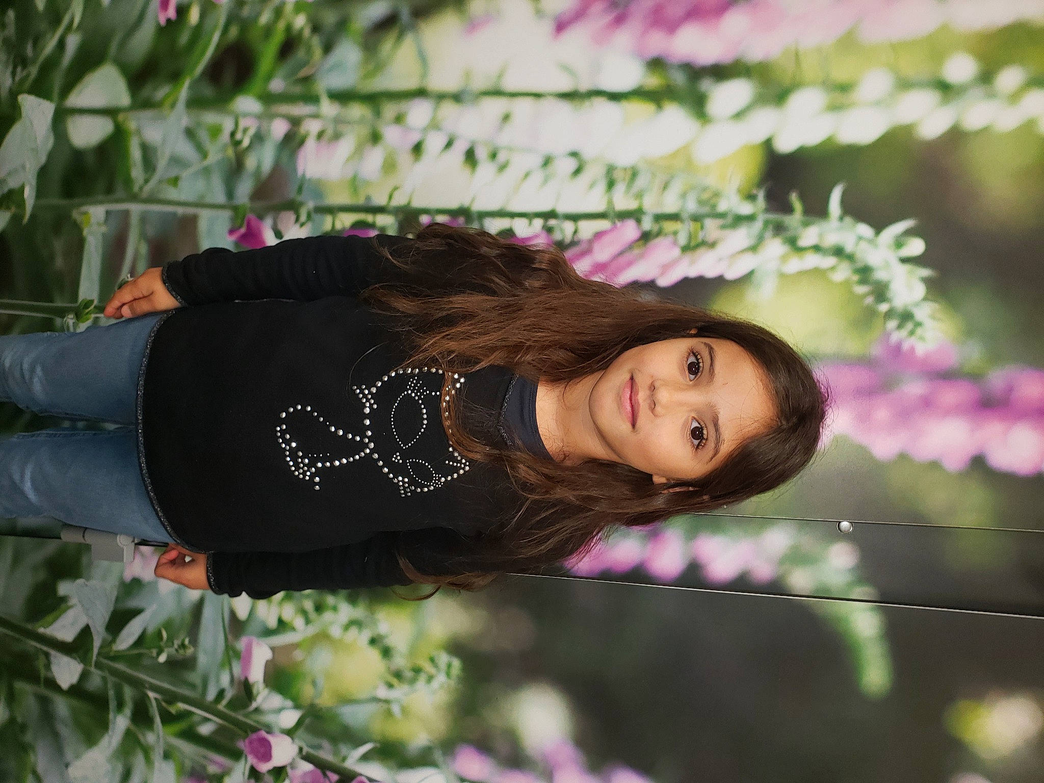 Amel a rejoint le concours — aidez-le/la à gagner de superbes lots ! blossom, botany, brown_hair, flash_photography, flower, grass, happy, jewellery, joy, leisure, lip, magenta, pattern, people_in_nature, person, petal, pink, plant, portrait_photography, smile