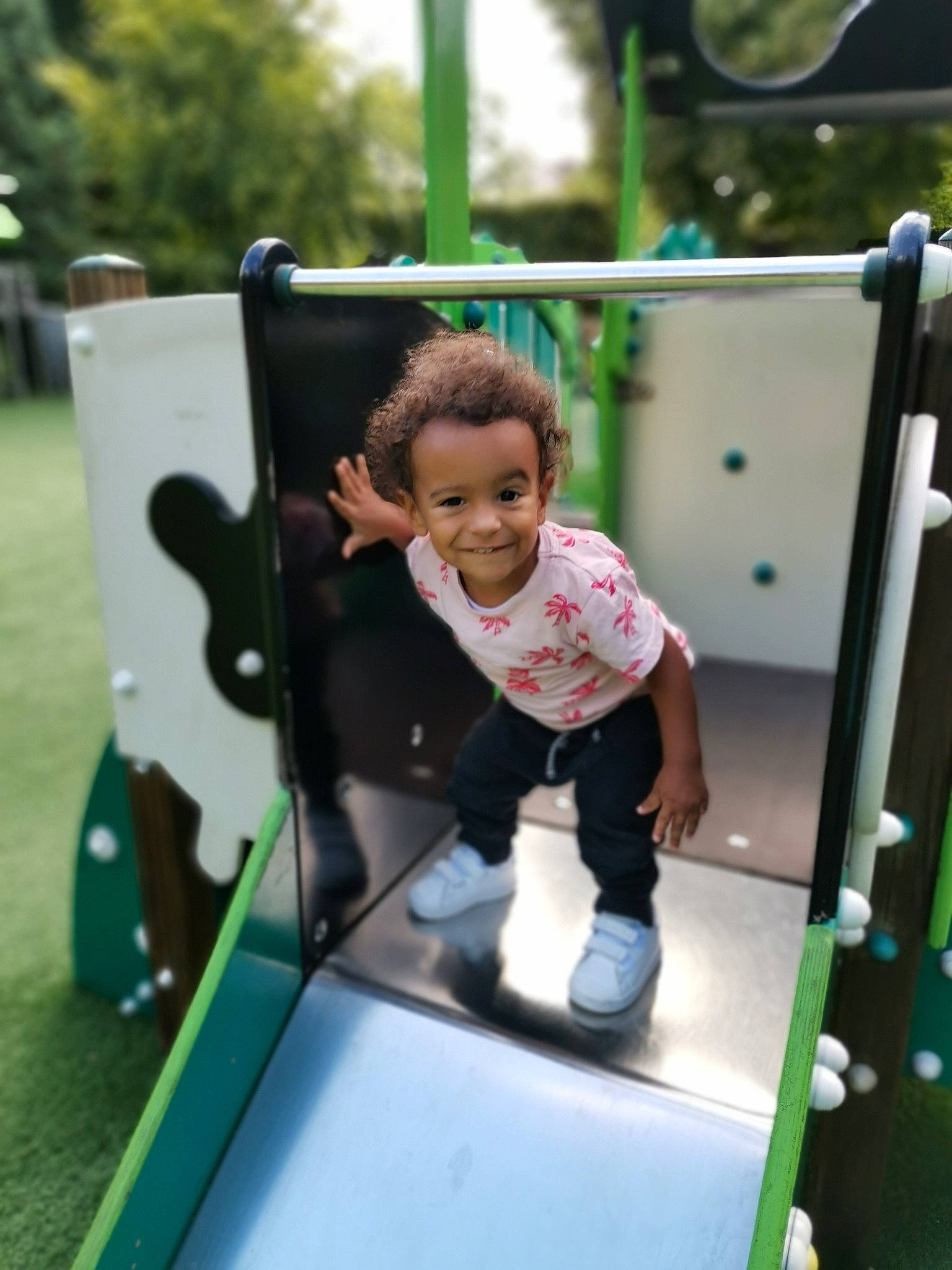 Jaden participe au concours pour gagner de l'argent avec cette photo : baby, baby_toddler_clothing, child, city, fun, grass, green, happy, joy, leisure, outdoor_play_equipment, person, play, playground, recreation, shorts, sitting, smile, standing, t_shirt