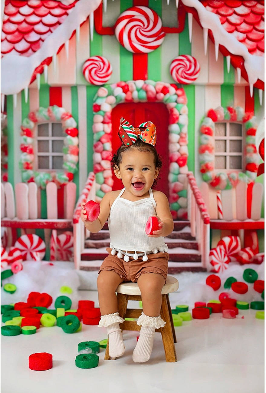 Zhuri is registered to the contest to win money with this photo: baby, baby_playing_with_toys, child, decoration, event, fun, green, happy, holiday, leisure, party, party_supply, person, play, recreation, red, room, smile, stuffed_toy, toddler