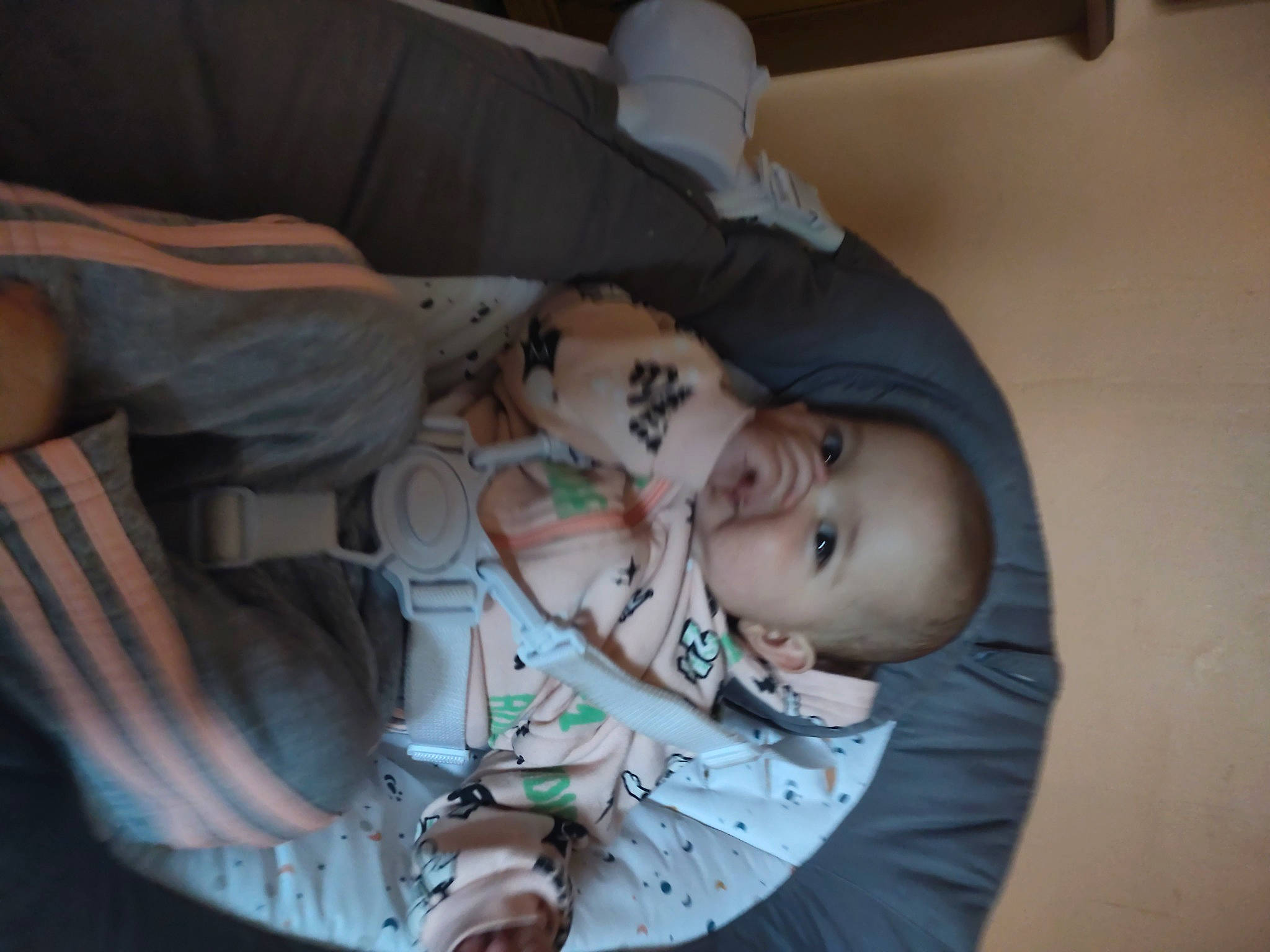 Emma participe au concours pour gagner de l'argent avec cette photo : baby, baby_products, baby_toddler_clothing, cheek, child, comfort, fun, hand, happy, mouth, person, room, sitting, smile, toddler, tree